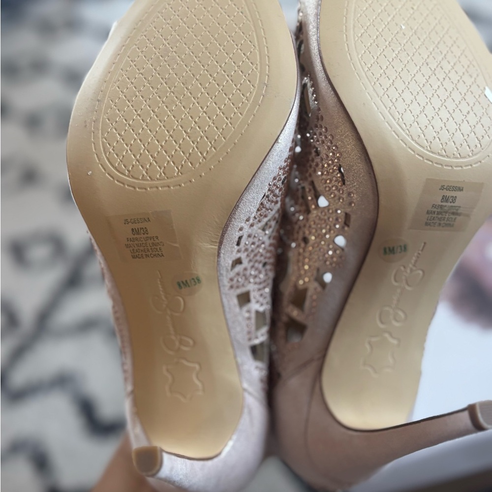 Jessica Simpson stiletto booties. Size 8 - Picture 4 of 7